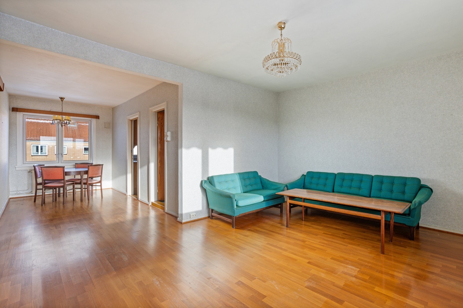 Velkommen til Våronnveien 3 - Sentralt beliggende 3-roms i toppetasje med god planløsning! Ledig for overtakelse. Galleribilde