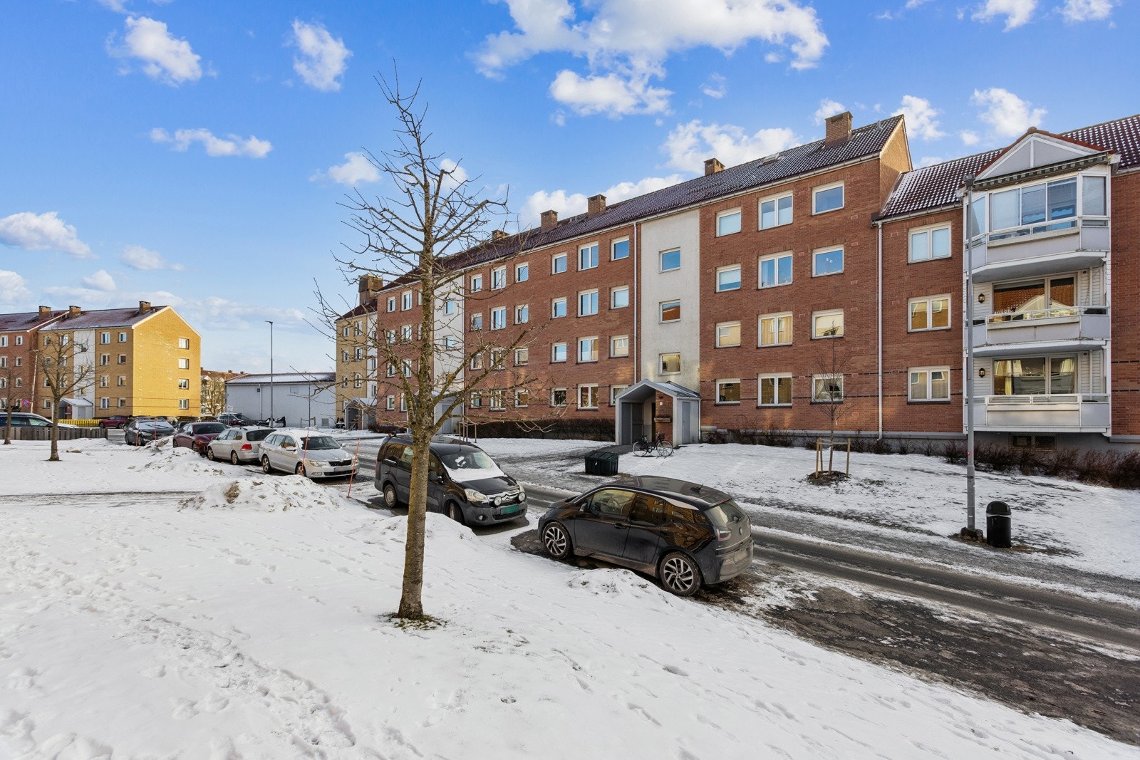 Boligen ligger sentralt og fint til i rolig gate. Galleribilde