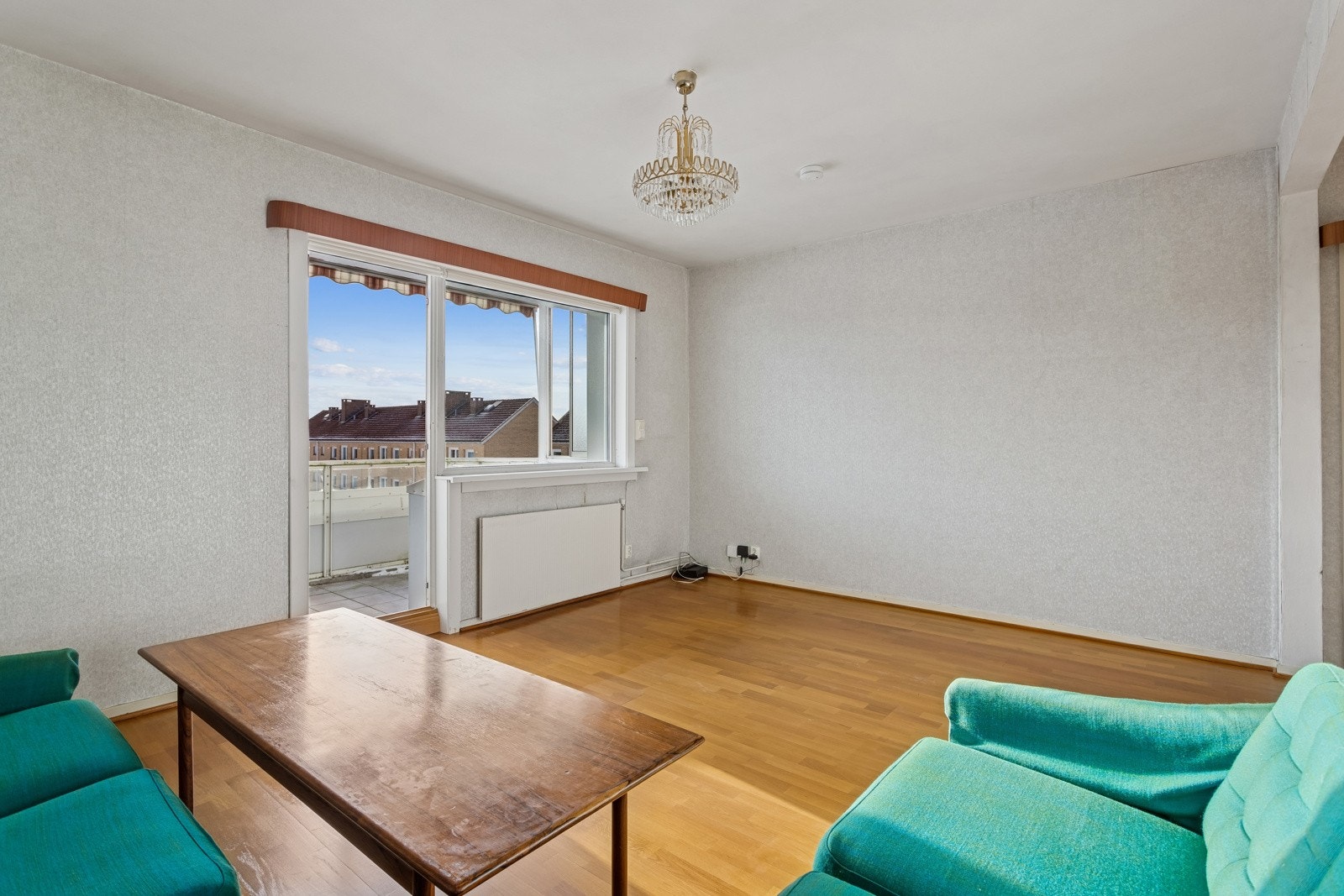 Stue med vindu som gir godt med lys inn. Galleribilde