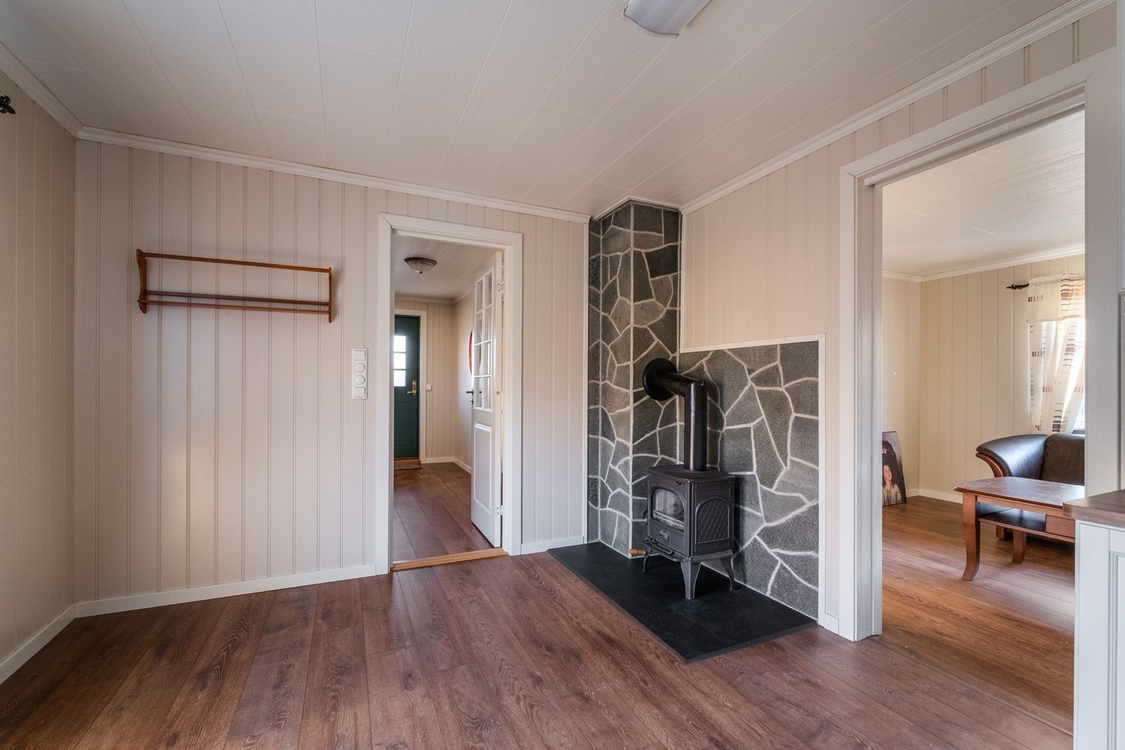 Peisovn på kjøkkenet gir effektiv oppvarming og skaper ekstra koselig atmosfære. Galleribilde