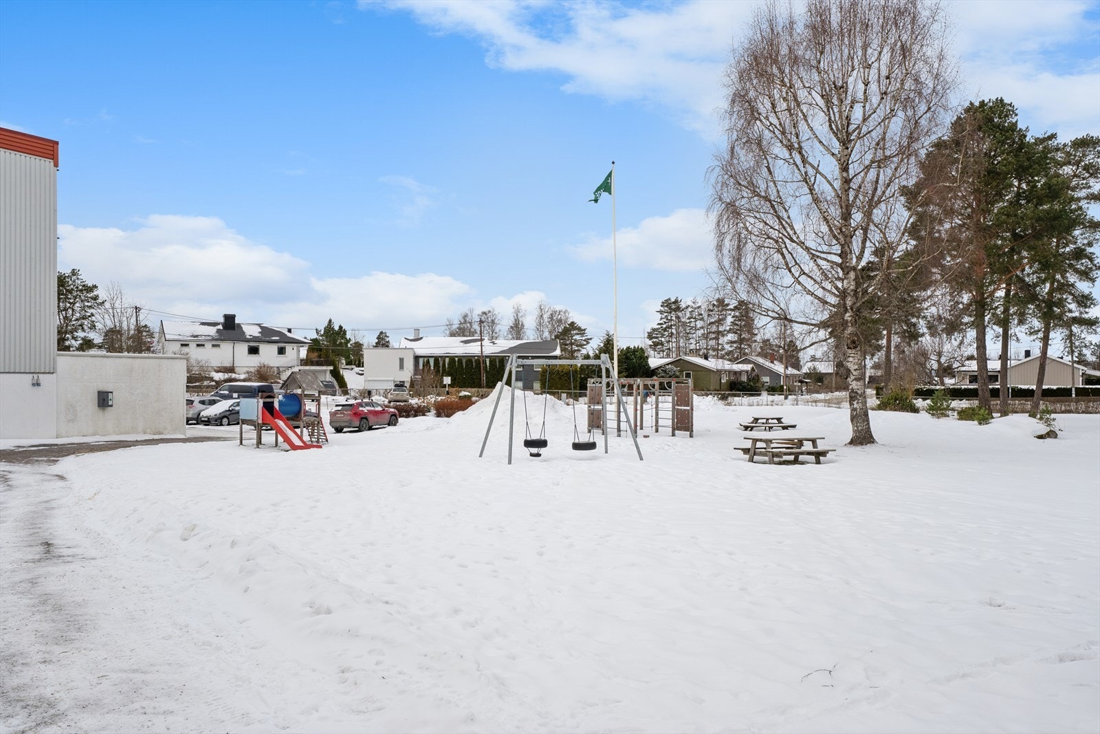 Hareveien barnehage ligger like i nærheten, noe som gjør hverdagen enklere for barnefamilier. Galleribilde