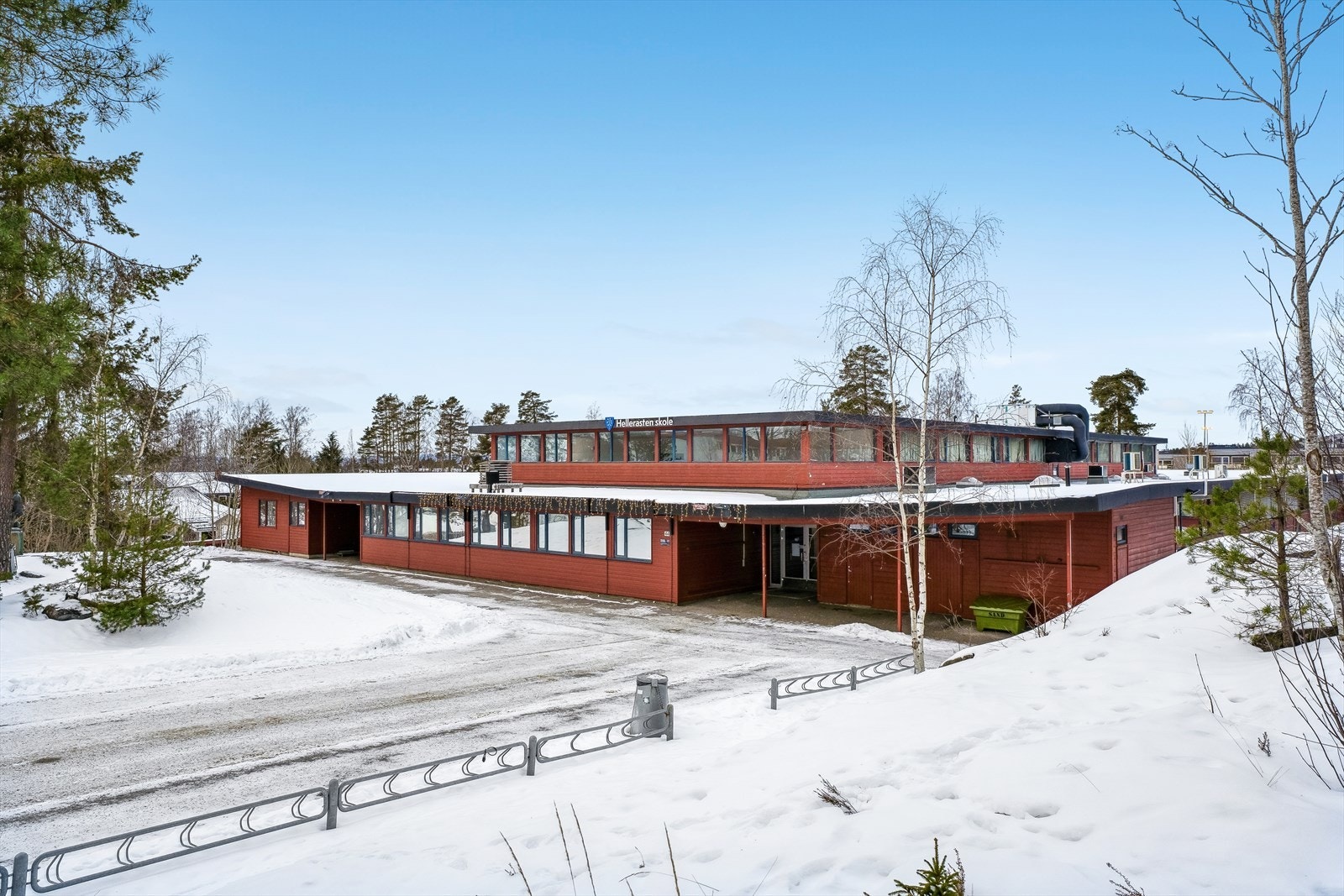 Med Hellerasten ungdomsskole kun tre minutters gange unna er hverdagslogistikken enkel. Galleribilde