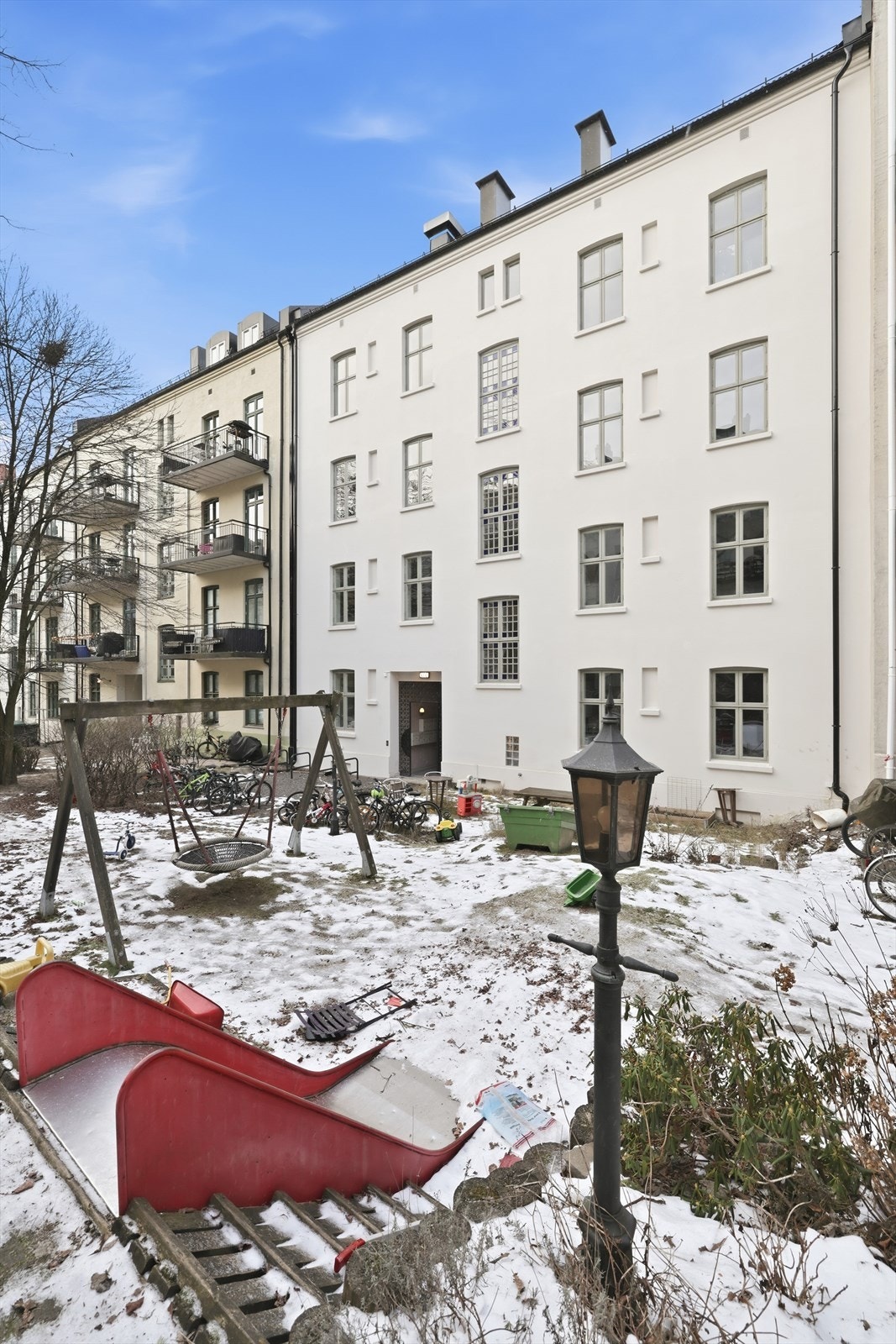 Bakgård Galleribilde