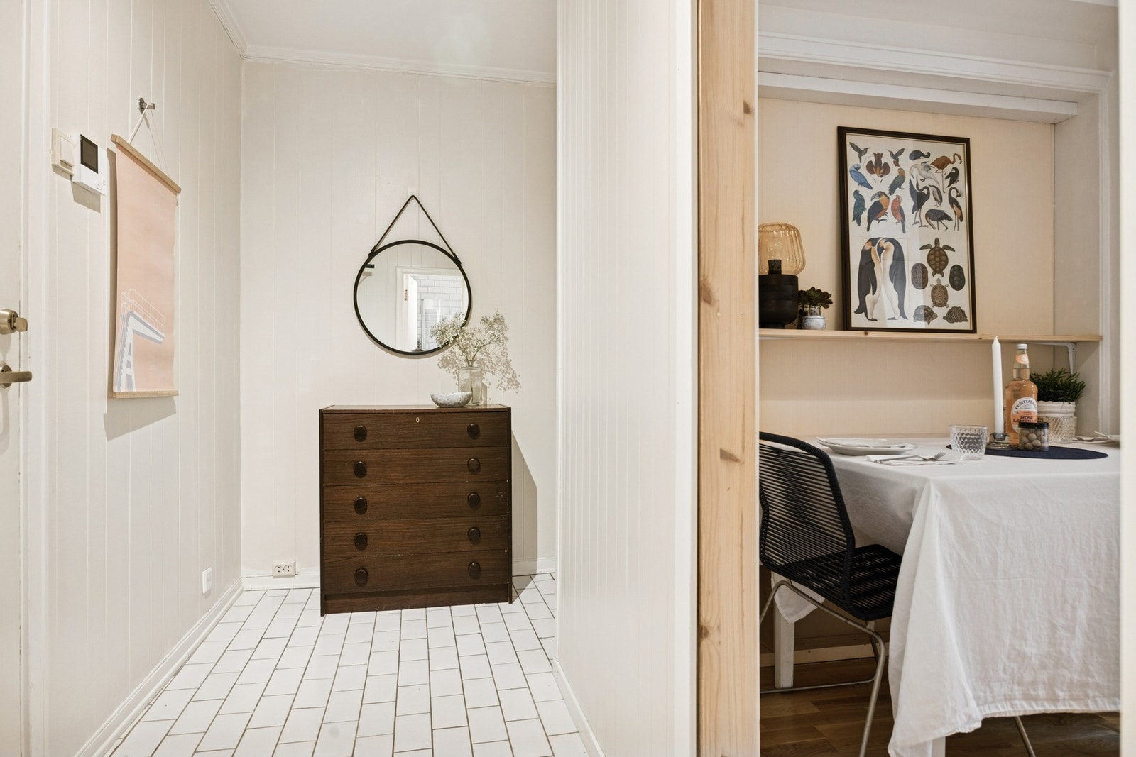 Praktisk flislagt entre. Galleribilde