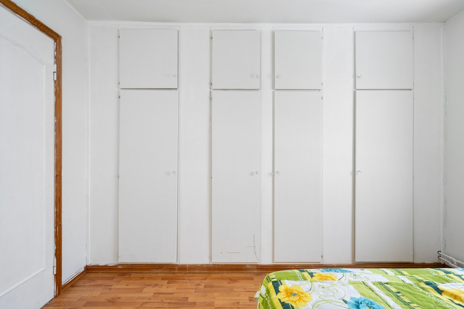 Soverom med garderobeskap Galleribilde