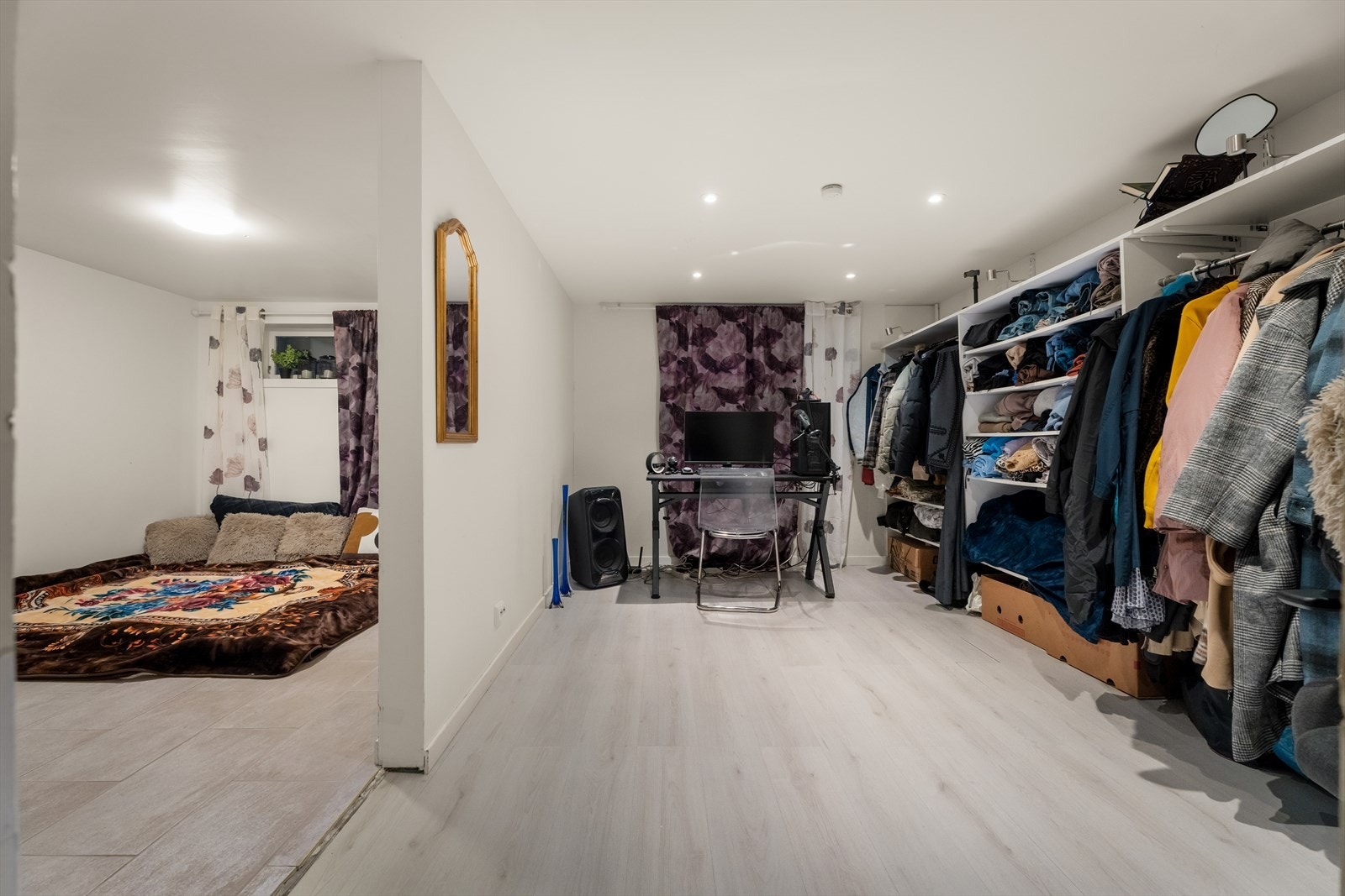 Underetasjen er romslig og byr på gode muligheter for fleksibel innredning. Galleribilde