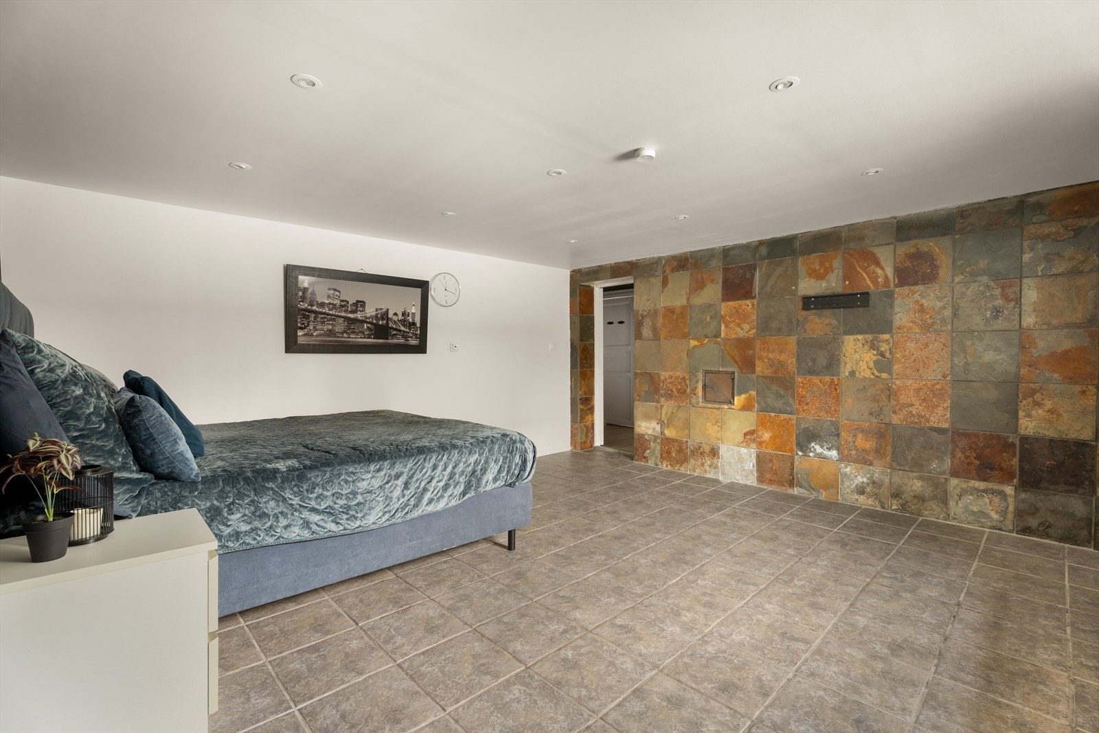 Underetasjen er på ca 83 m². Galleribilde