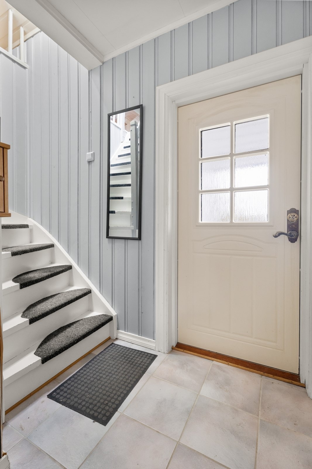 Trapp opp til boligens loft. Galleribilde