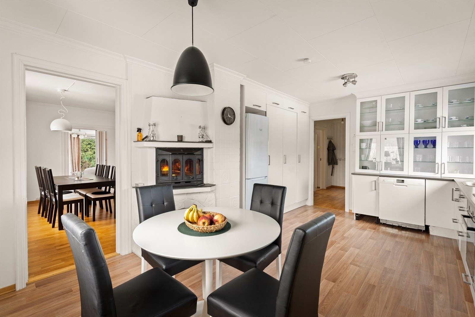 Vedovn på kjøkkenet skaper en god atmosfære. Galleribilde