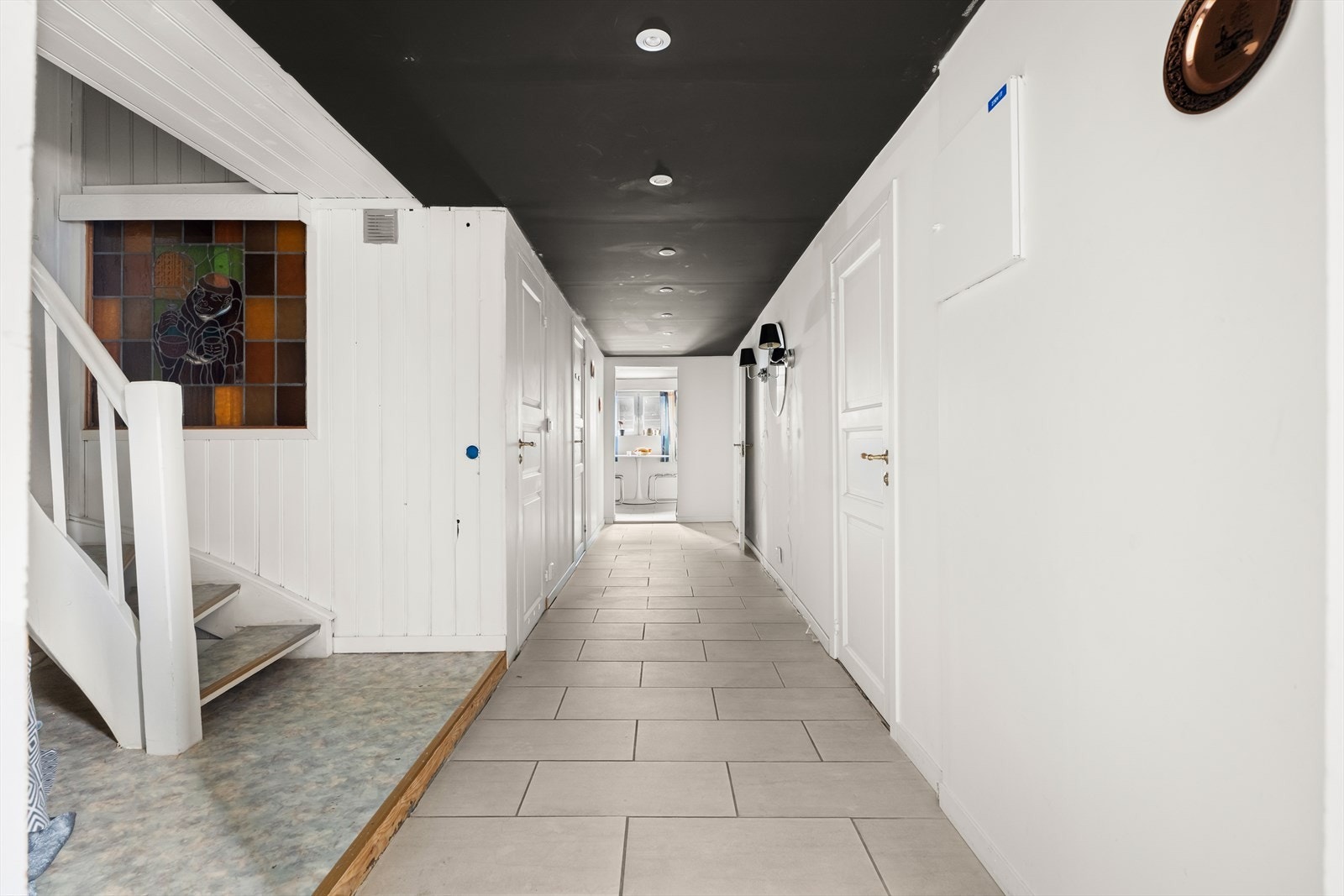 Stor og romslig gang i u.etg. Galleribilde