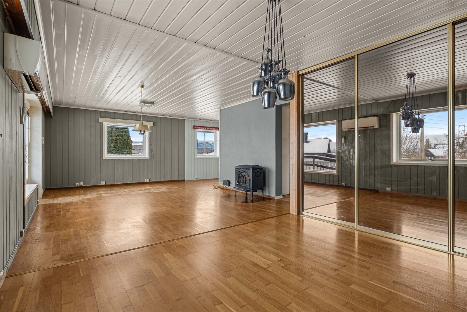 Rommet er i dagens løsning innlemmet i stuearealet, men fremgår av godkjente tegninger som et godkjent soverom Galleribilde