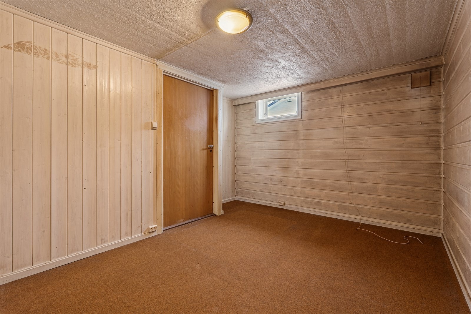 Innredet rom i kjeller - ikke godkjent for varig opphold Galleribilde