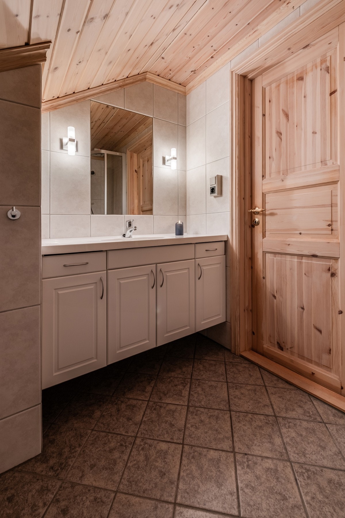 Loftsetasjen har eget bad. Galleribilde