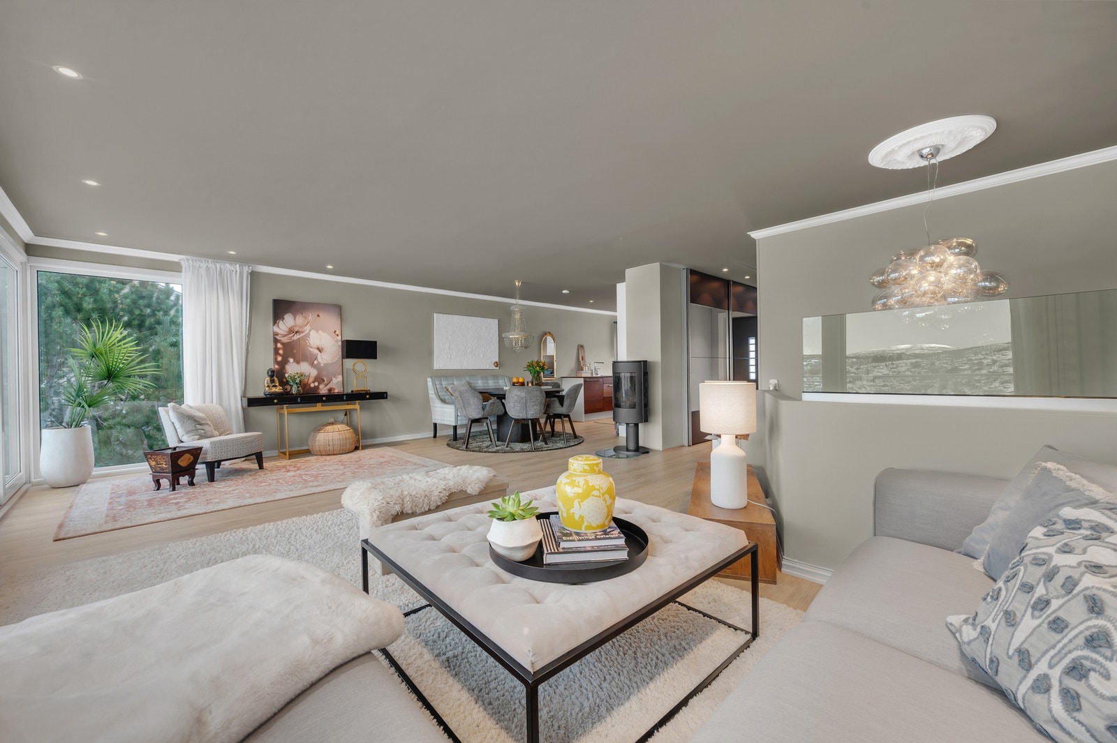 Med endebeliggenhet får man ekstra godt med lysinnslipp fra vindu på siden. Galleribilde