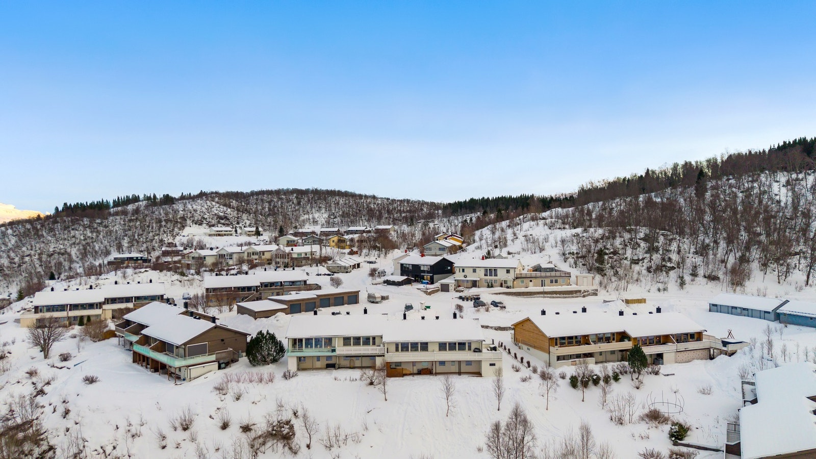Flott beliggenhet i Grønnebakkan på fremste rad med gode solforhold. Galleribilde