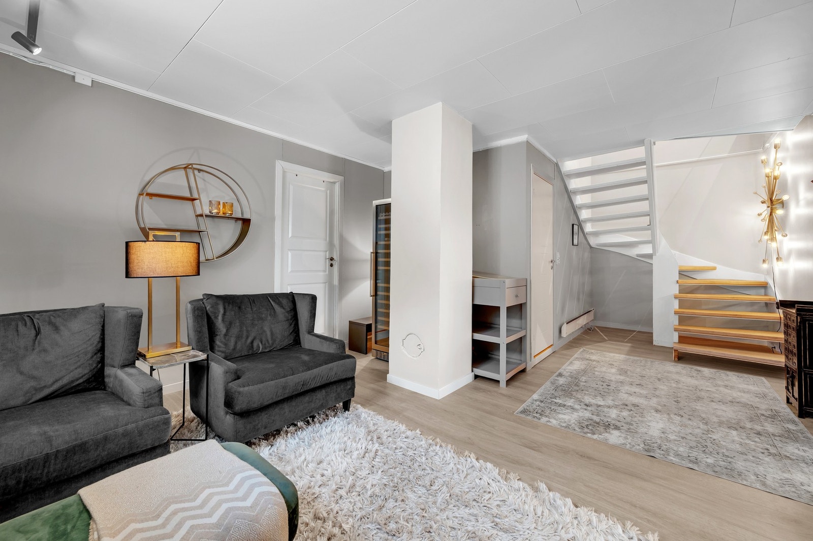 Underetasje består av kjellerstue, 2 soverom, vaskerom og bod. Galleribilde