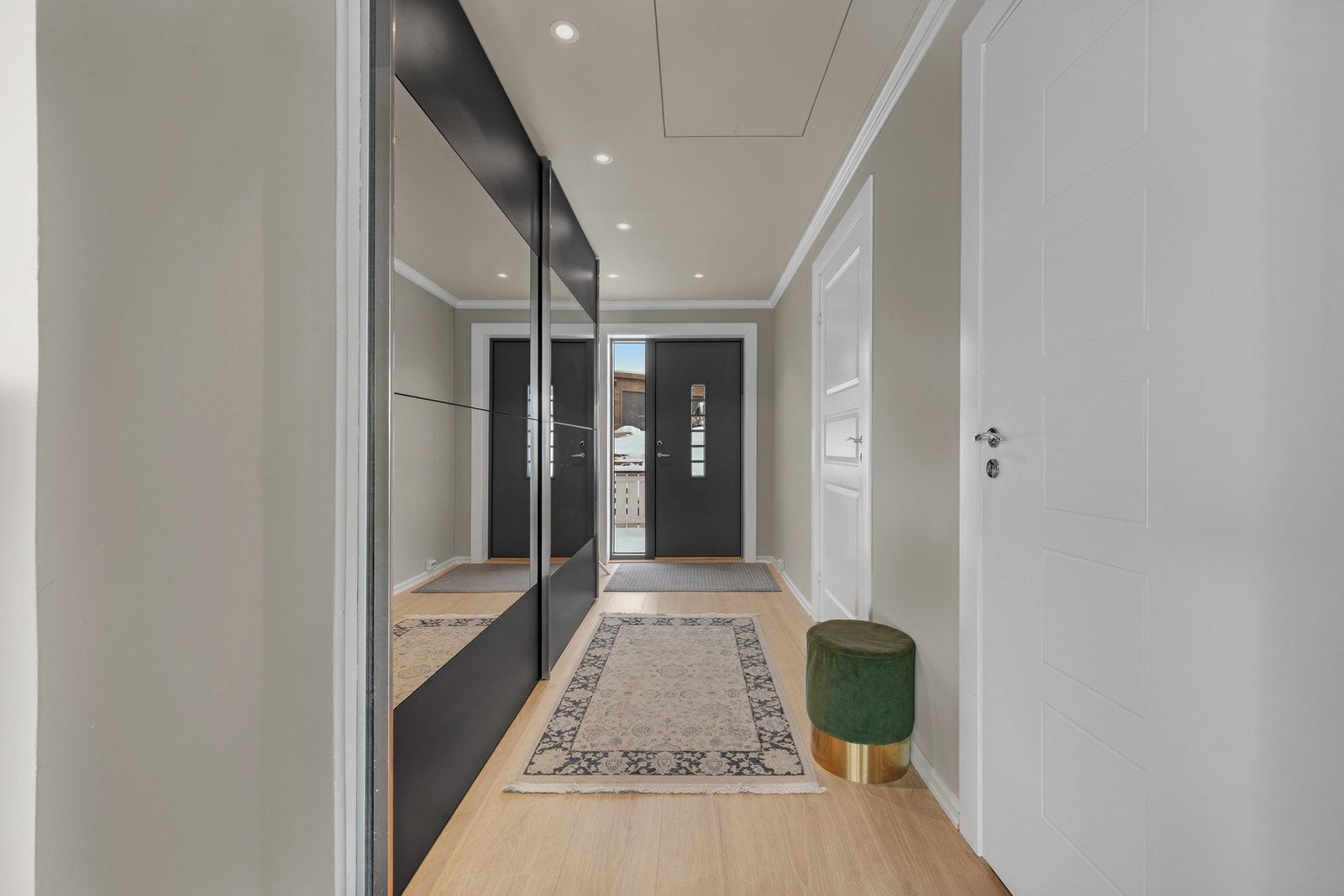 Entré. Galleribilde