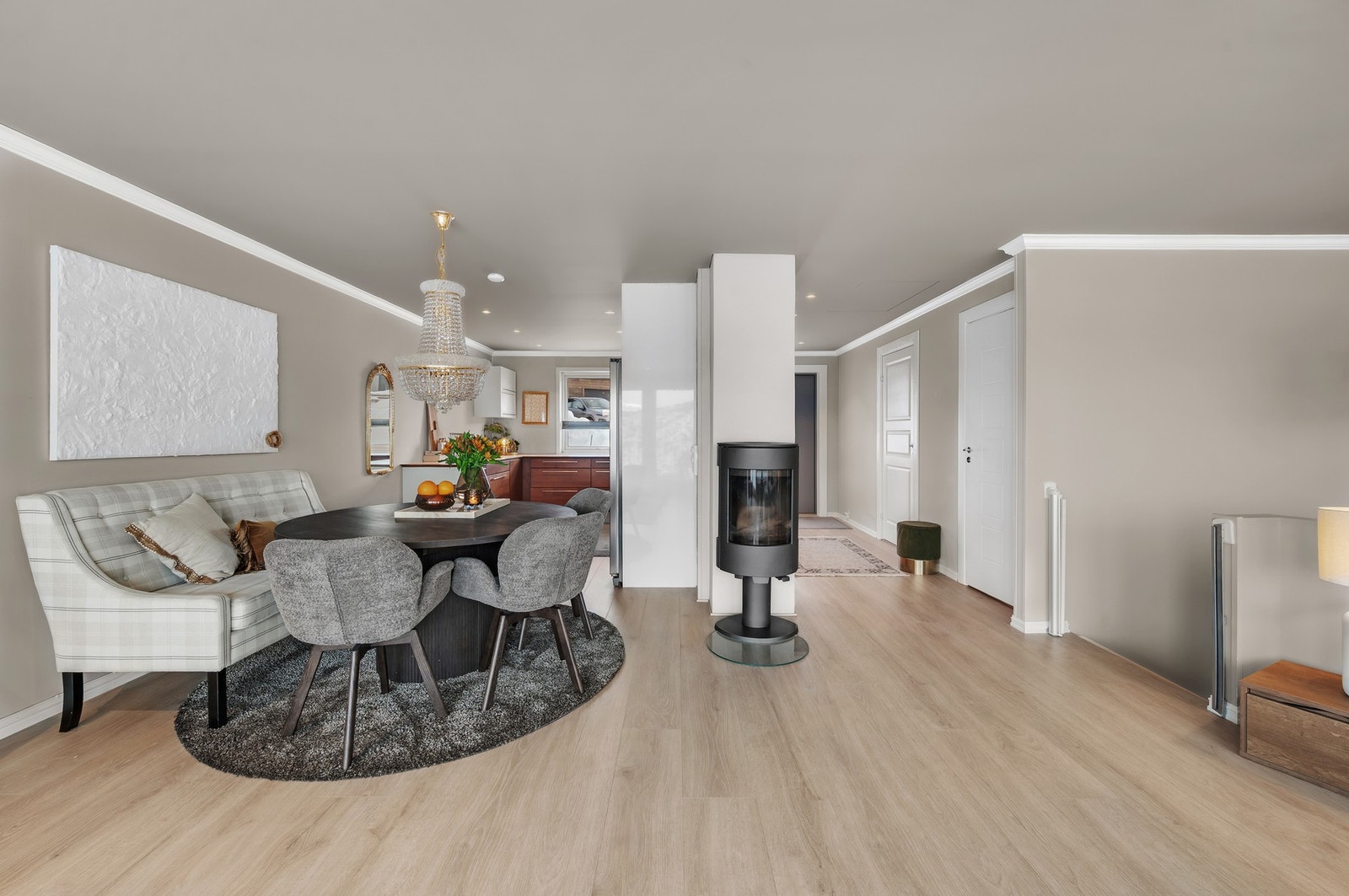 Vedfyring som oppvarmingskilde bidrar til å holde strømkostnadene nede. Galleribilde