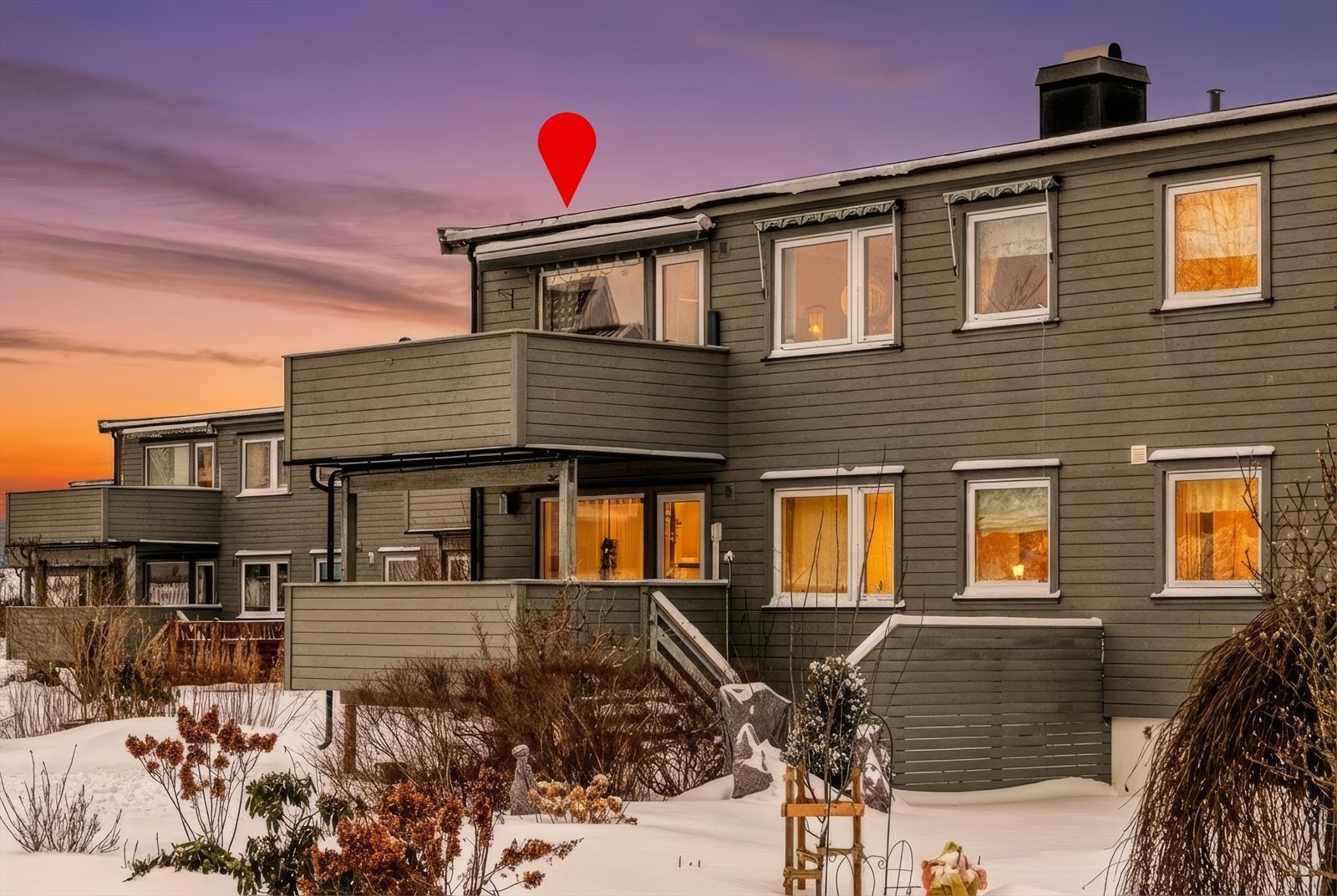 Velkommen til Trollveien 13 - en moderne og innbydende leilighet i 2. etasje, med fredelig beliggenhet og hele tre soverom. Galleribilde