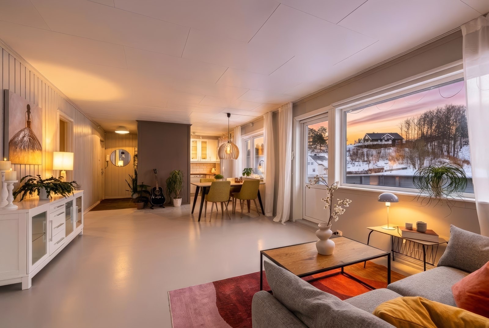 Kveldsstemning fra stuen - en lun og behagelig atmosfære. Galleribilde