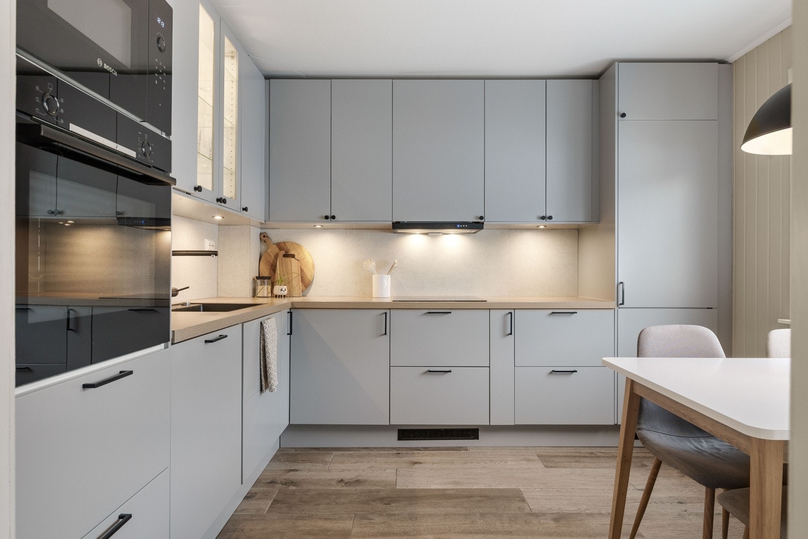 Moderne og delikat kjøkken. Galleribilde