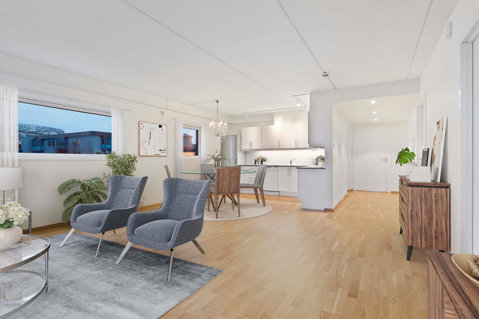 Åpen løsning mellom stue og kjøkken gir en Galleribilde