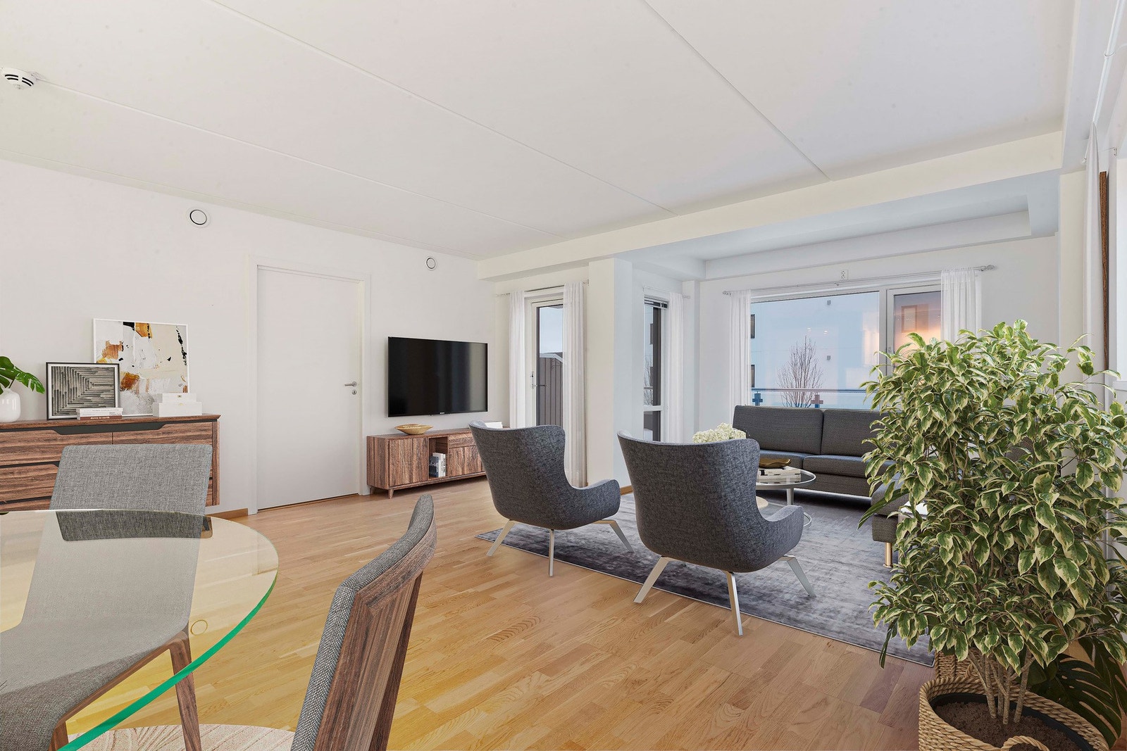 Store vindusflater gir godt med naturlig lysinnslipp. Galleribilde