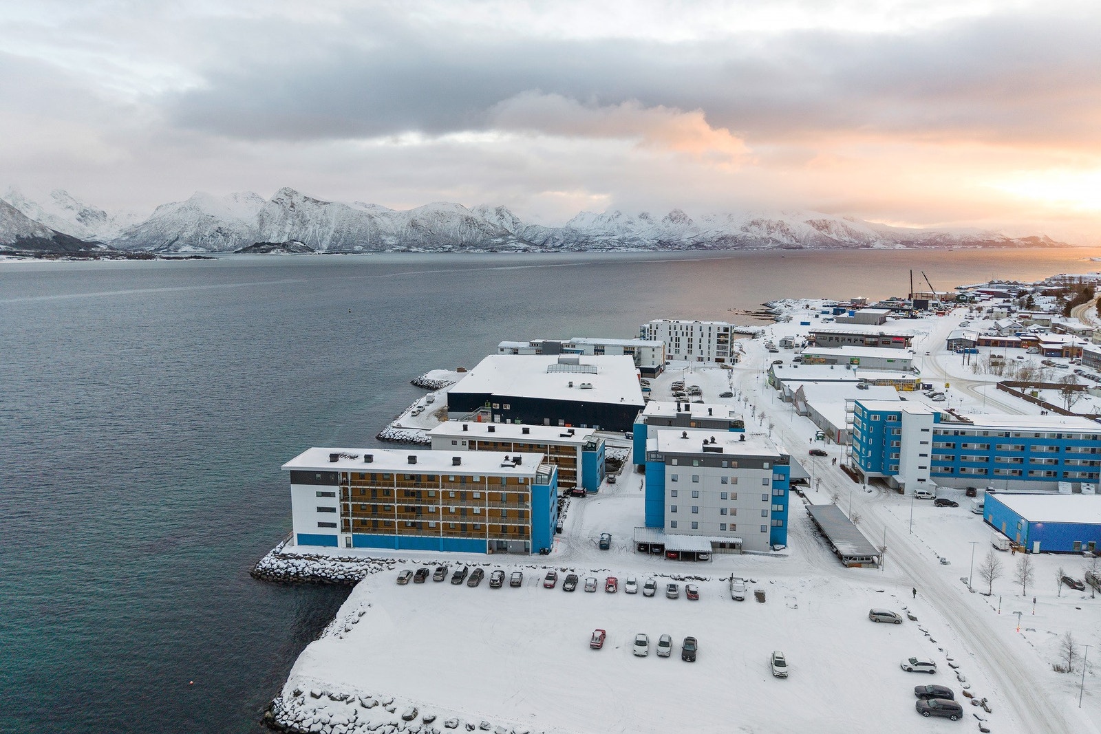 Eiendommen ligger i sørlig ende av Sortland sentrum. Galleribilde