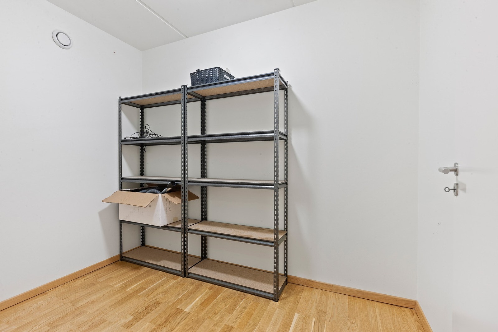 Rikelig med bodplass i leiligheten. Galleribilde