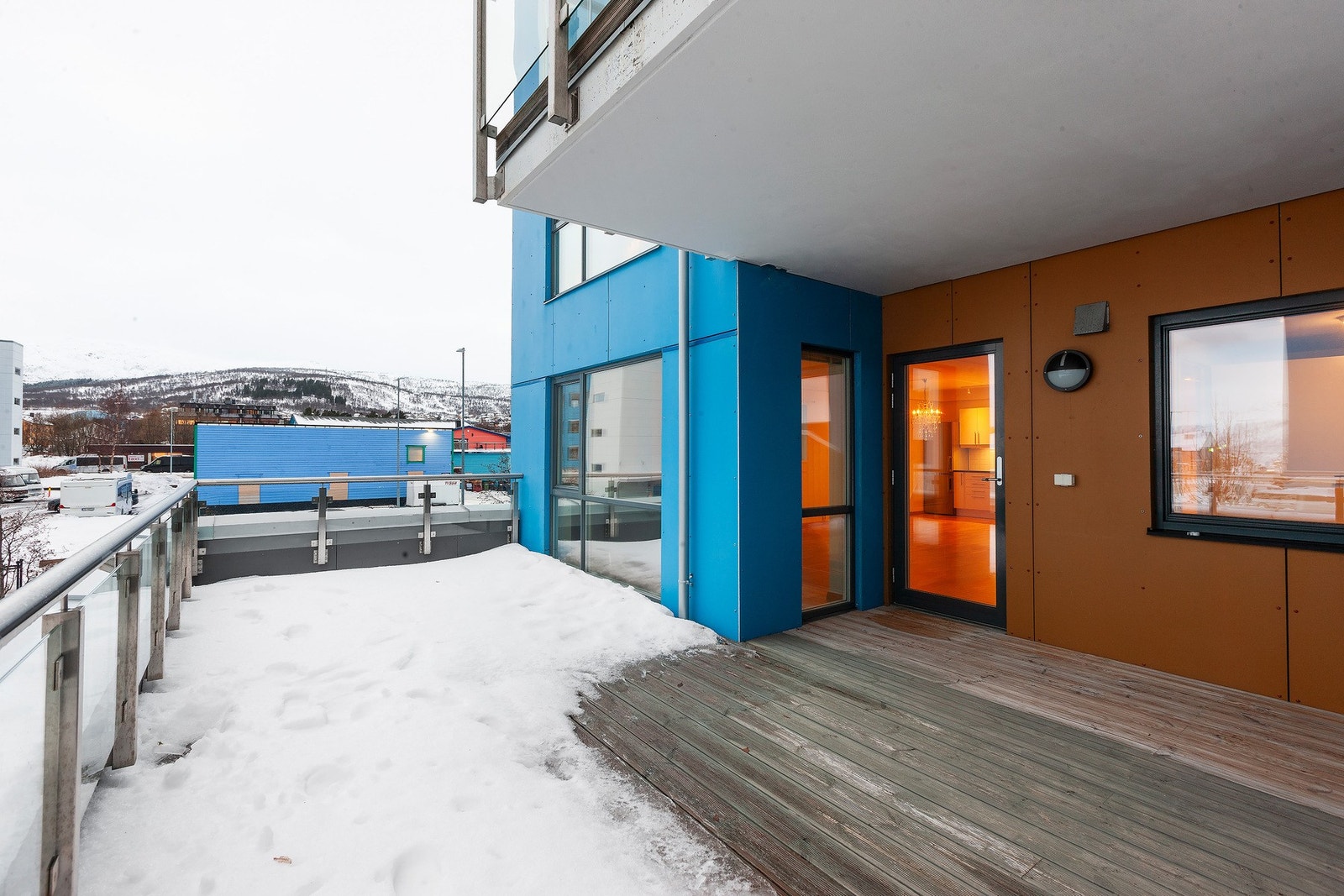 Fra stue er det utgang til sørvendt balkong. Galleribilde