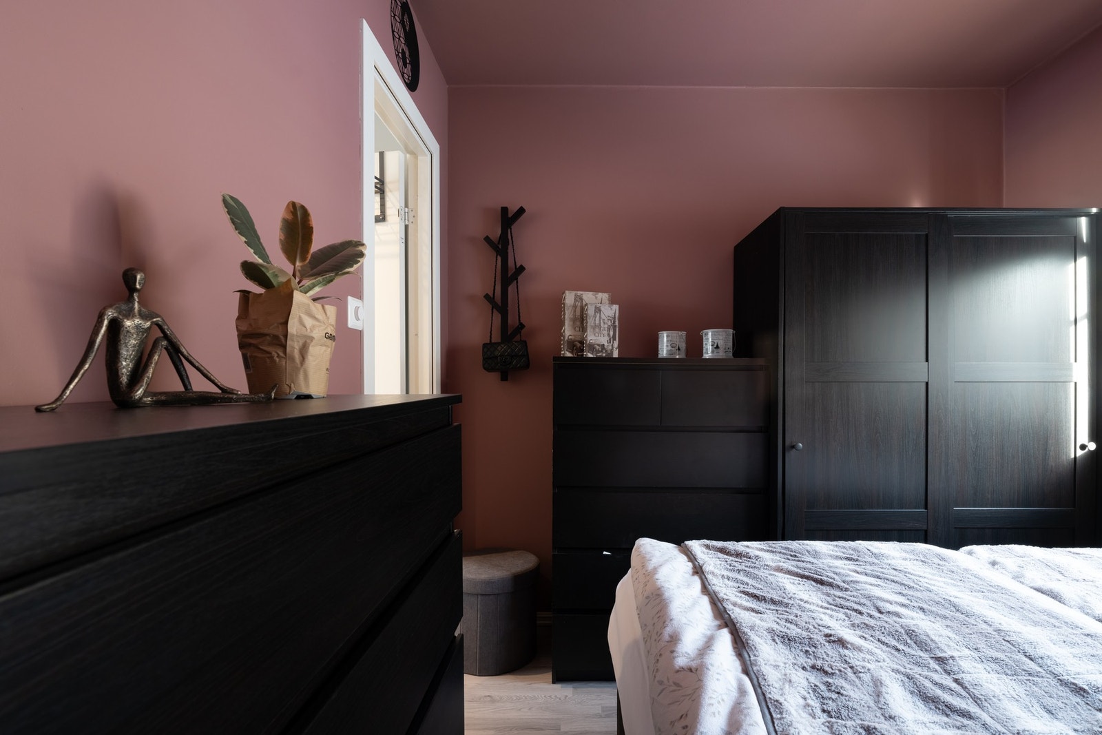 Her er det god plass til garderobeskap og kommoder. Galleribilde