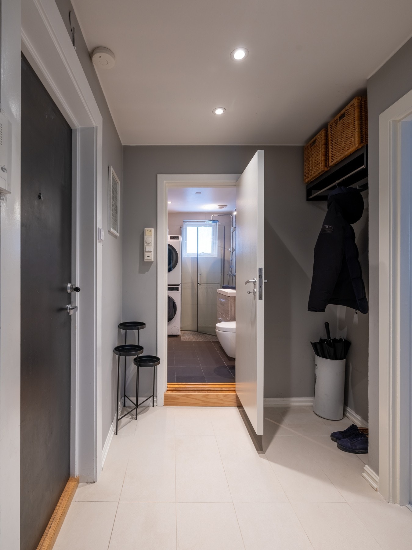 Sikringsskapet er plassert i felles trappeoppgang med automatsikringer. Galleribilde