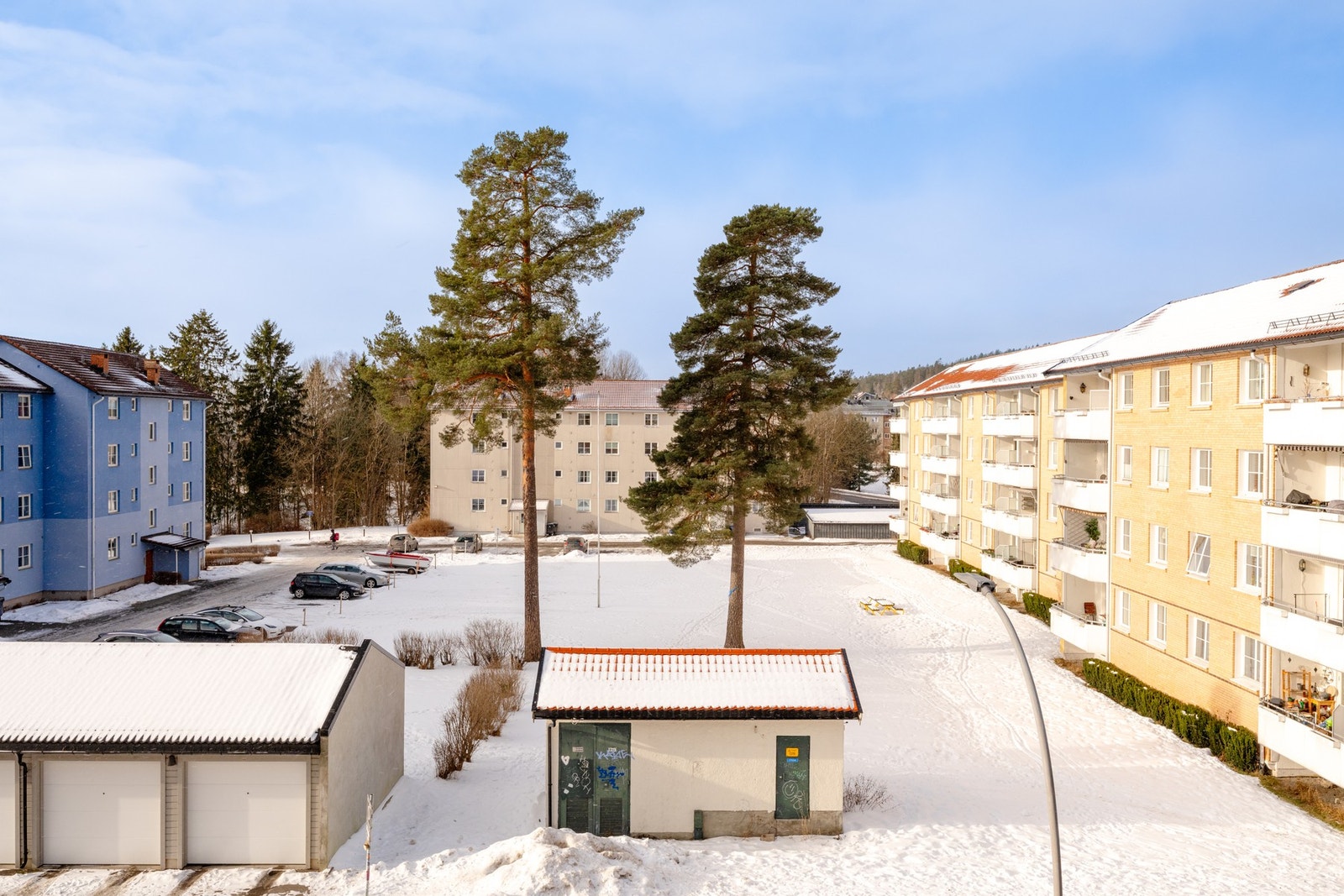 Sameiet har store grønne fellesområder og det er kort vei til Lillomarka. Galleribilde