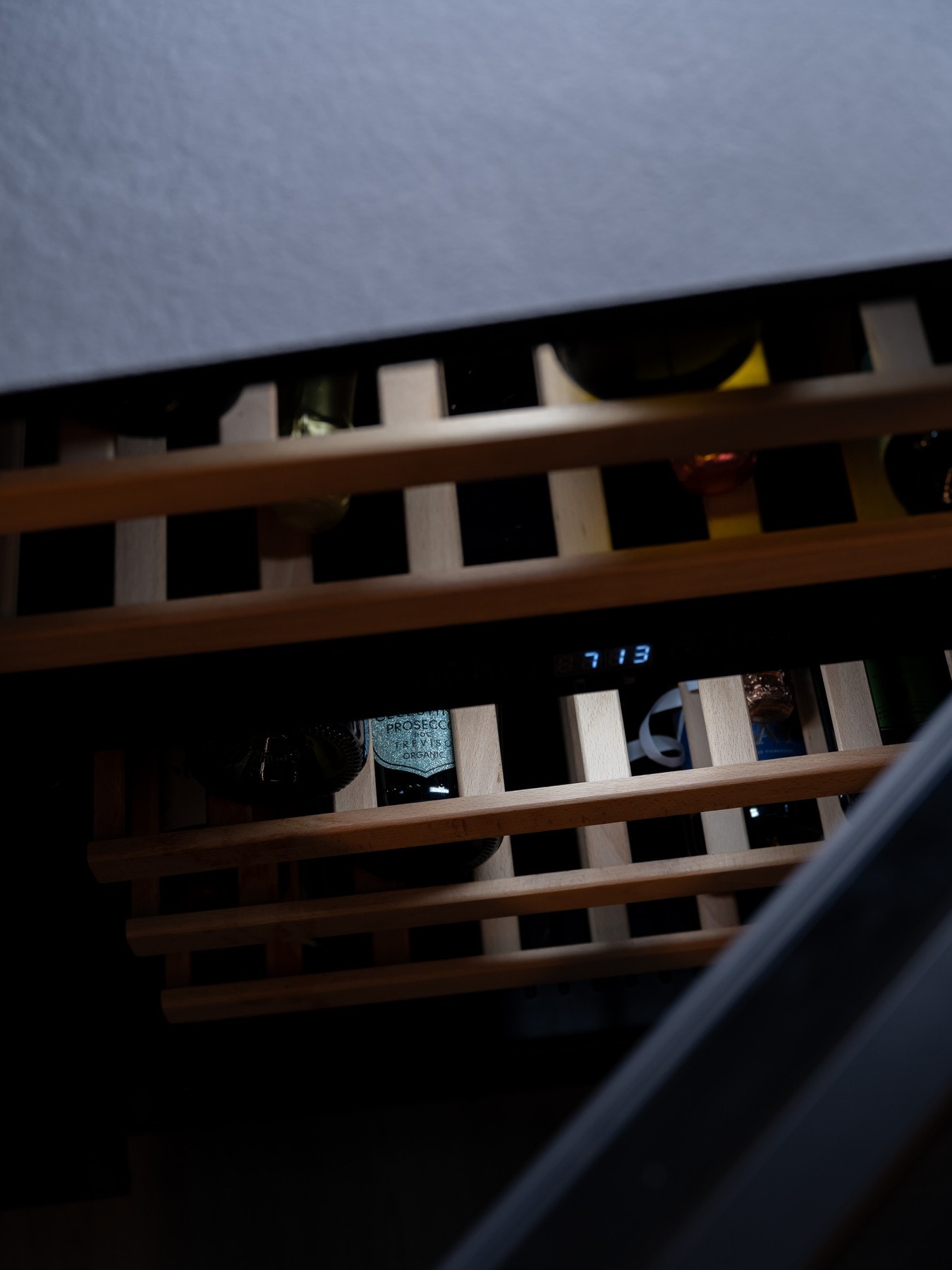 Integrert vinskap som medfølger salget. Galleribilde