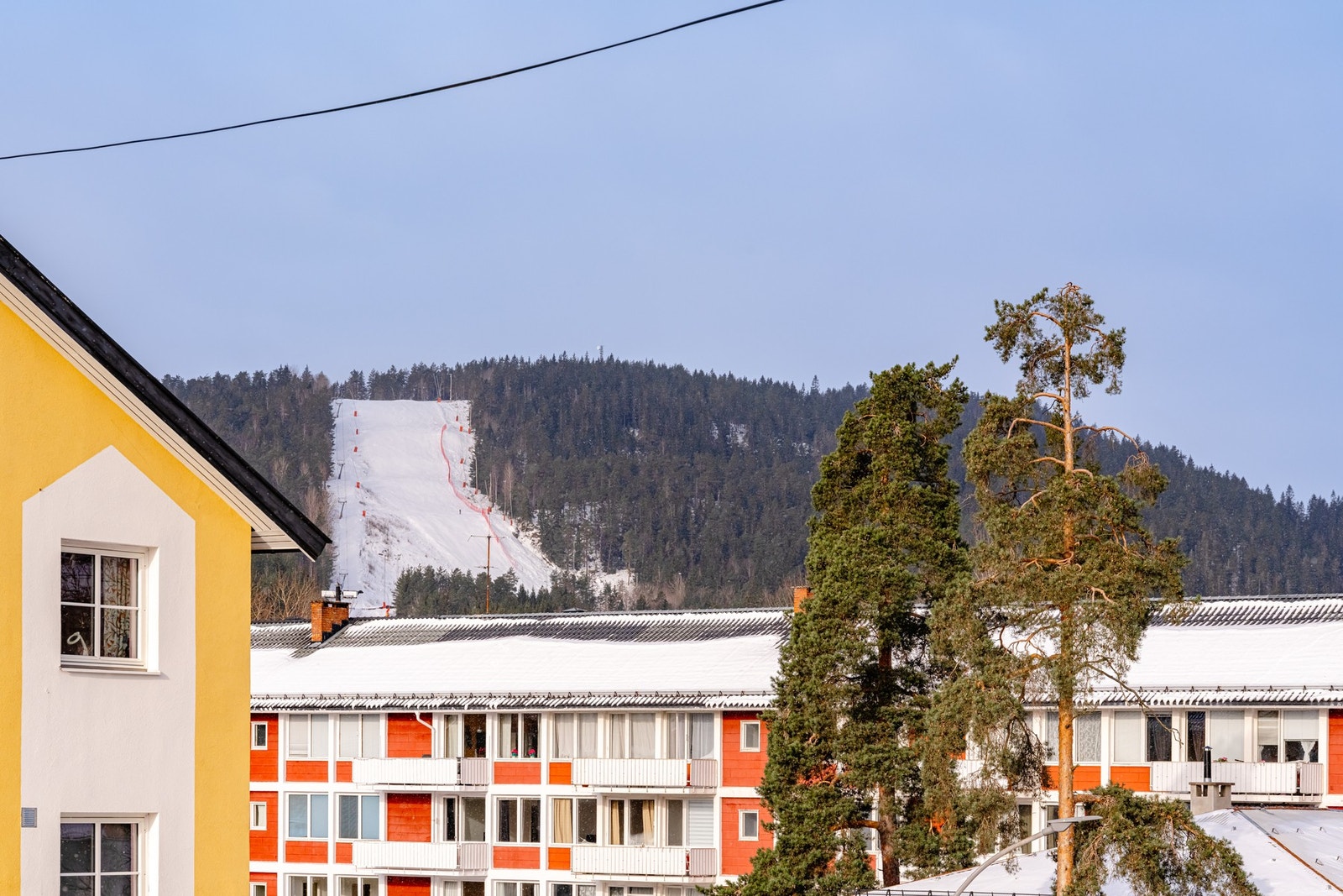 På vinterstid er det godt preppede skiløyper for langrenn, samt Grefsenkollen og Linderudkollen med skisenter og slalåmbakke for den som liker utforbakke. Galleribilde