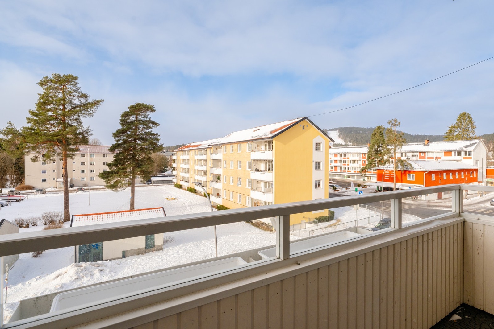 Et utmerket sted å tilbringe fine sommerdager, hvor man får gleden av gode solforhold og idyllisk utsyn, så vel som en avslappende atmosfære. Galleribilde