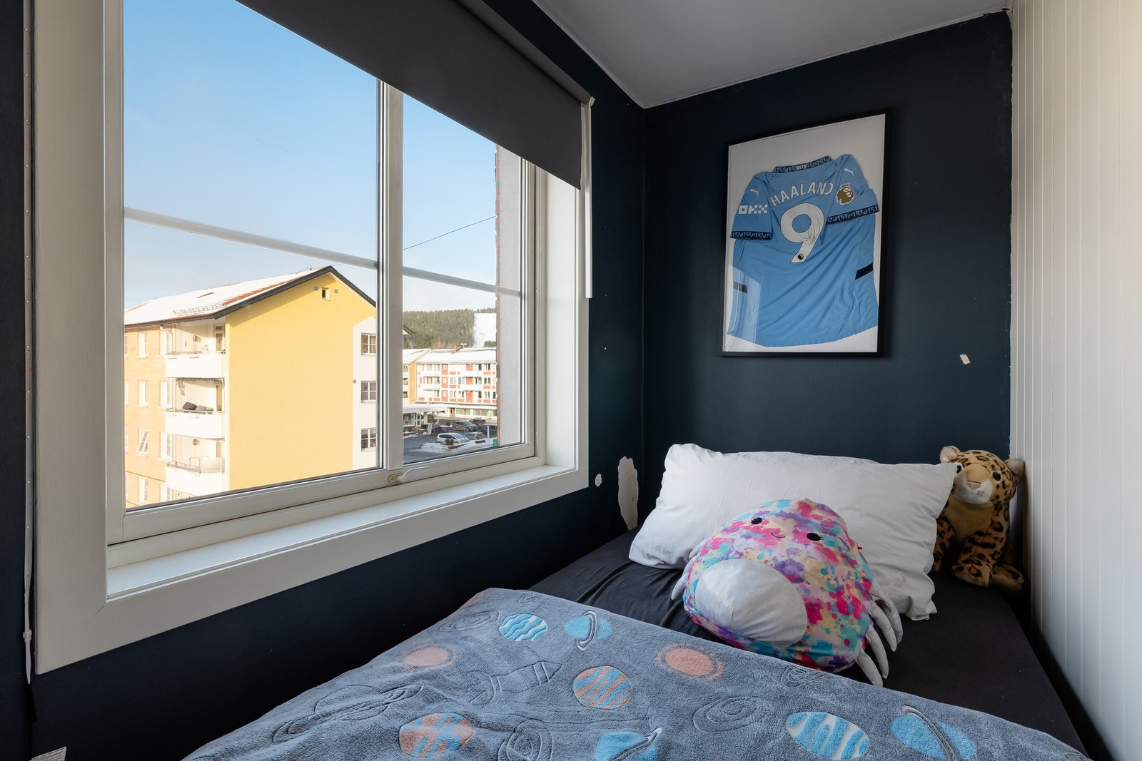 Lettveggen kan enkelt tas ned om man ønsker ett stort rom. Galleribilde