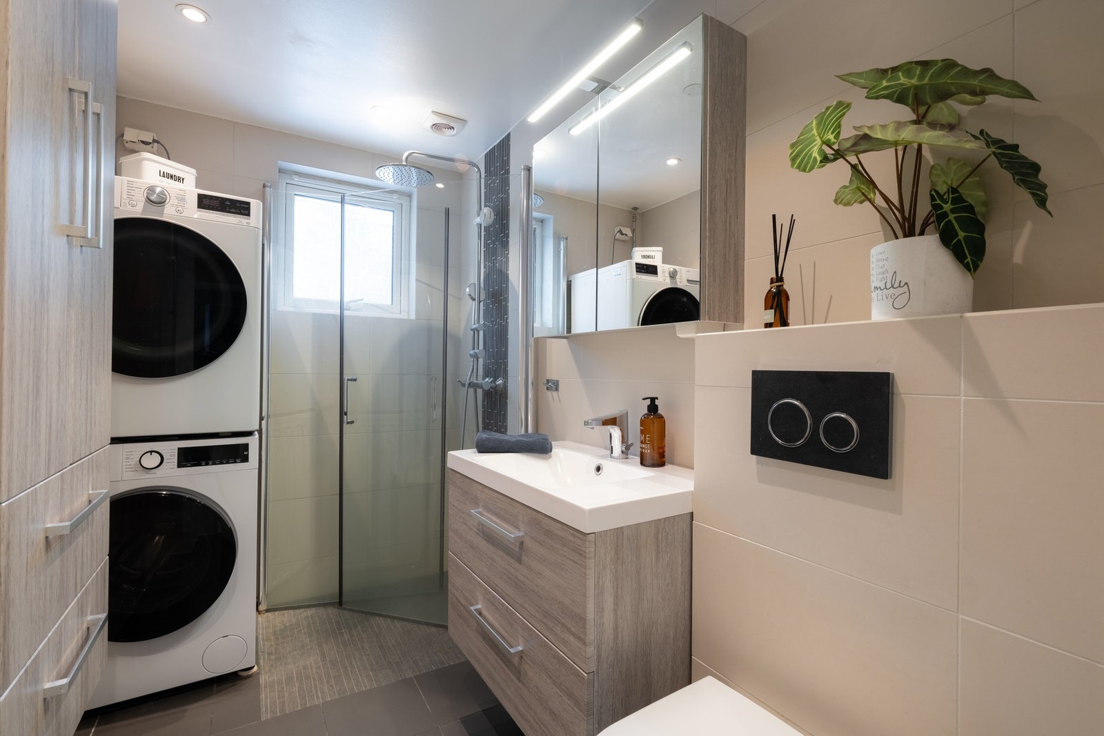 Delikat flislagt baderom totalrenovert i 2016. Galleribilde