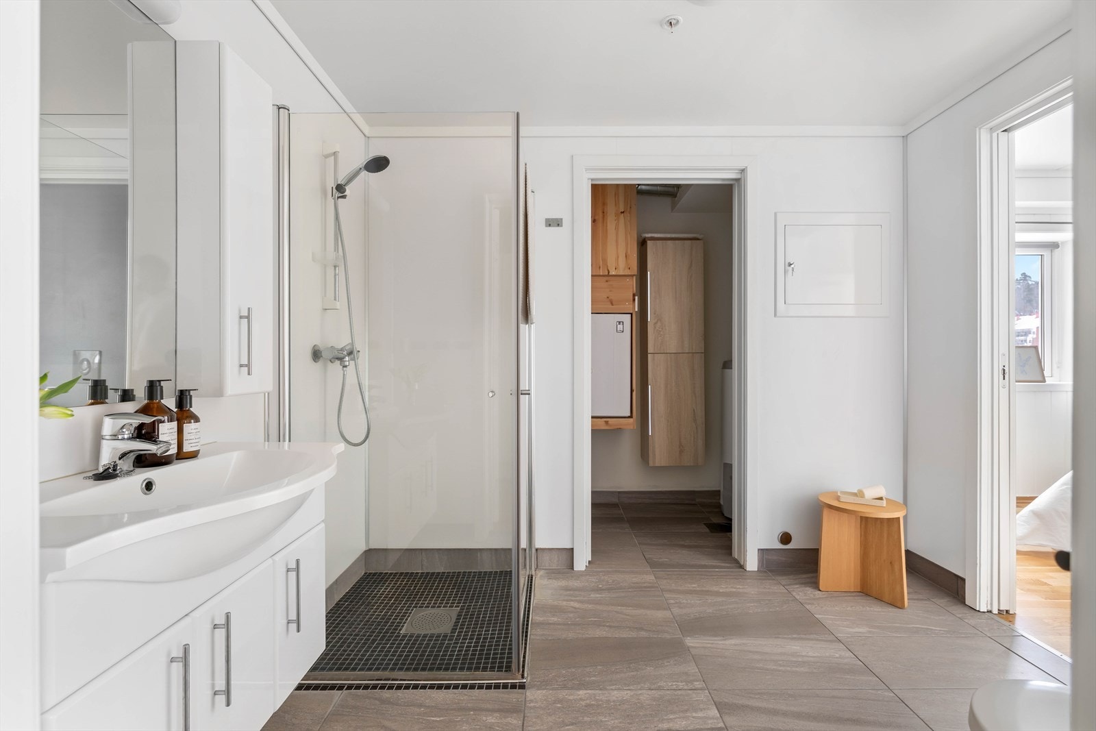 Det er balansert ventilasjon. Det er direkte adkomst til teknisk rom Galleribilde