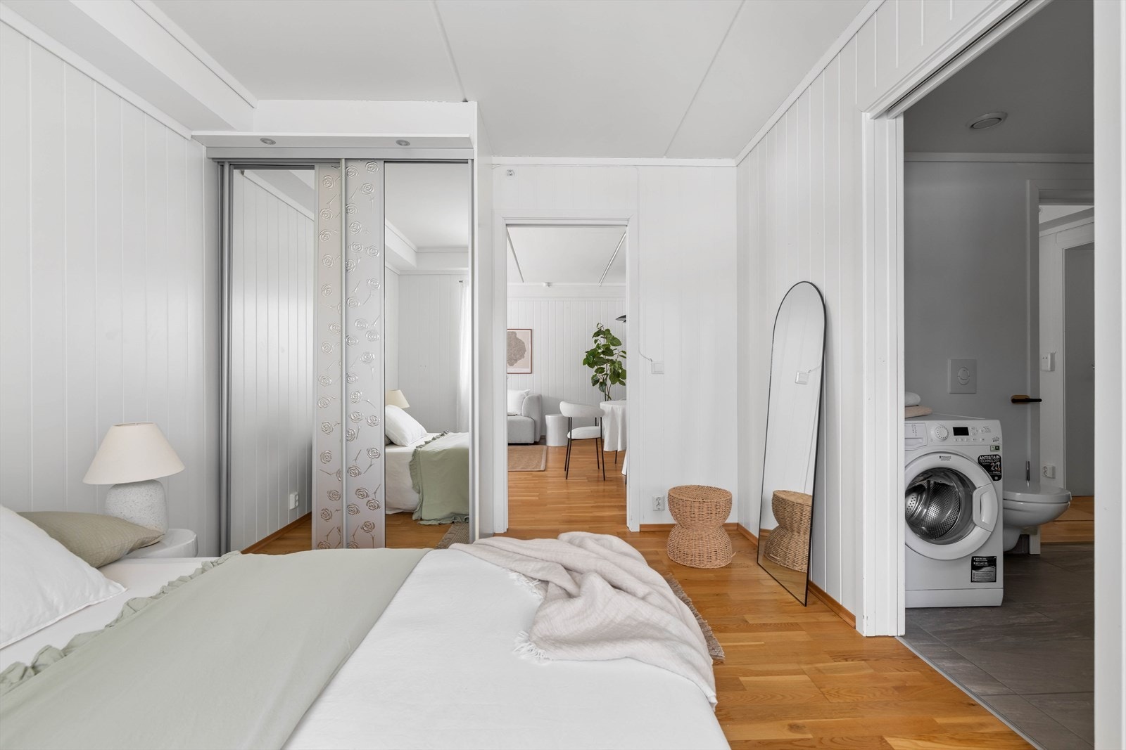 Hovedsoverommet har direkte inngang til baderommet og teknisk rom Galleribilde