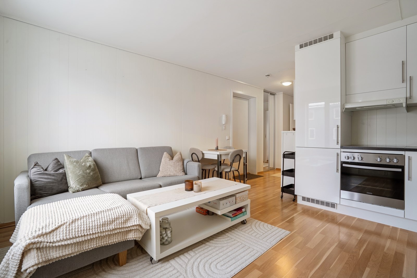 Leiligheten ligger i andre etasje i et sameiet med 12 enheter. Galleribilde