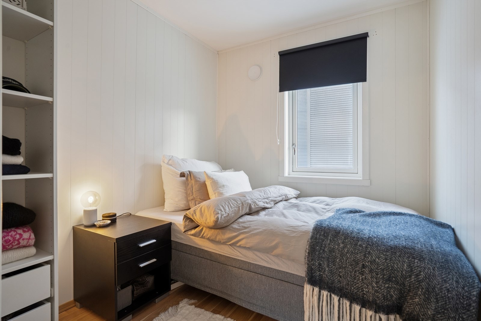 Soverommene er løst på en smart måte som gir mye oppbevaringsplass. Galleribilde