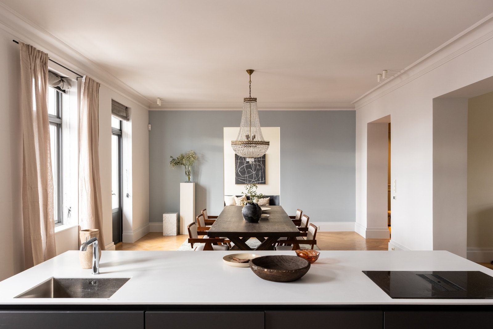 Spisestuen gir boligen liv og energi - her møtes hverdagen og de spesielle anledningene. Galleribilde