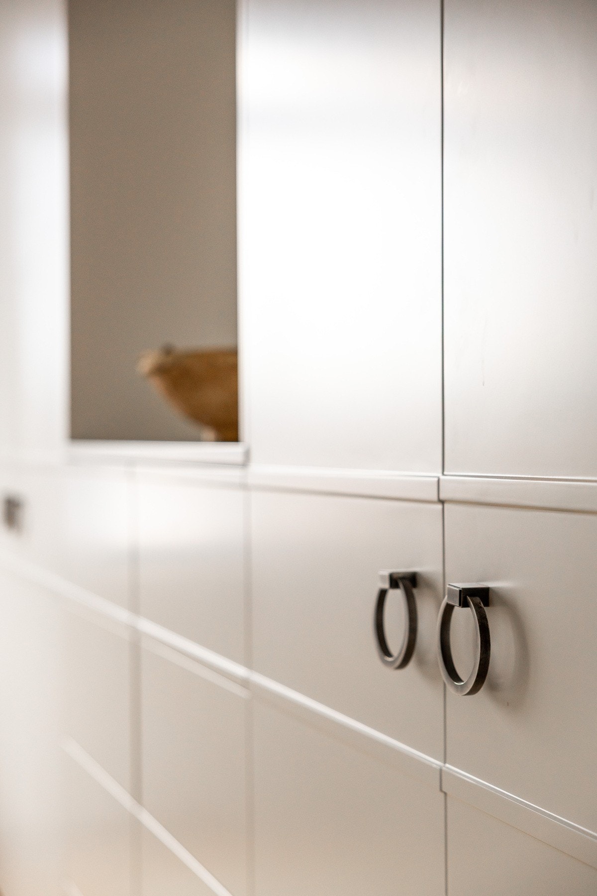 Integrert garderobeløsning som gir gode lagringsmuligheter. Galleribilde