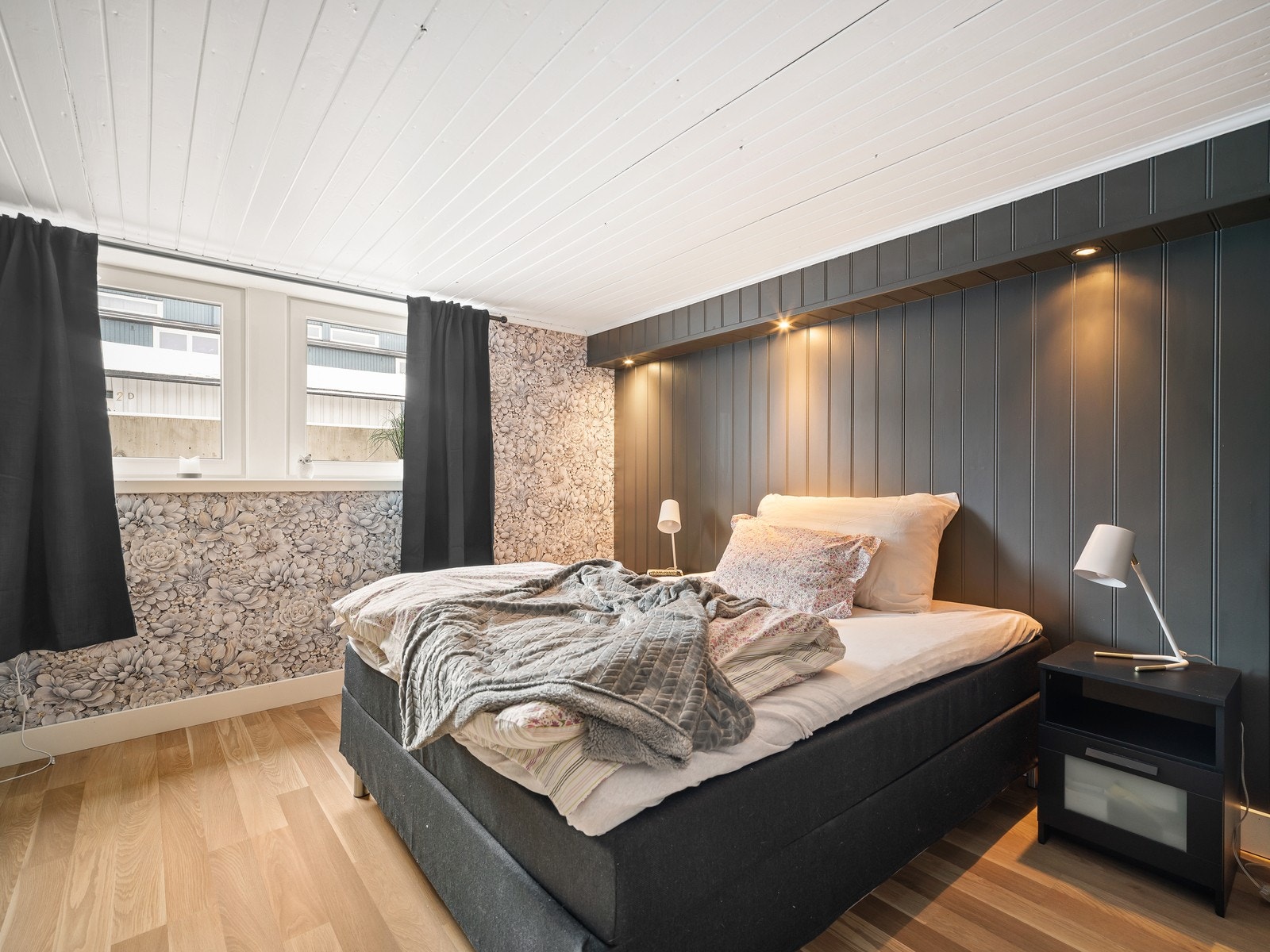 Rommet har nye PVC-vinduer med 3-lags glass fra 2024. Galleribilde