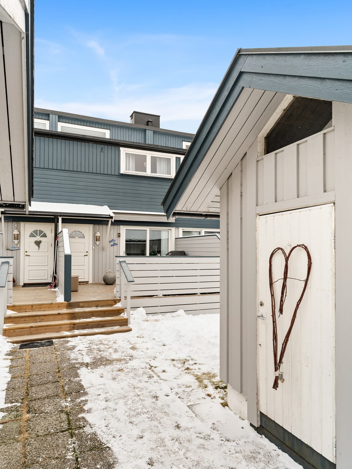 Av lagring medfølger en praktisk utebod og en bod i kjelleren. Galleribilde