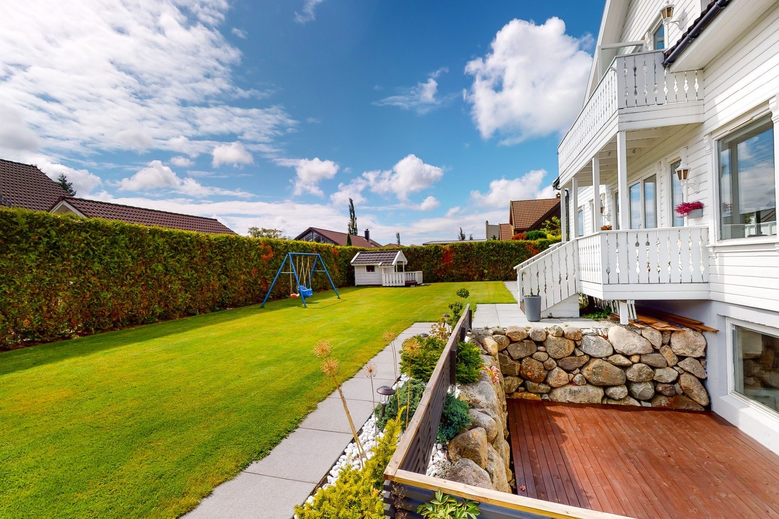 Flott hage - med gode solforhold Galleribilde