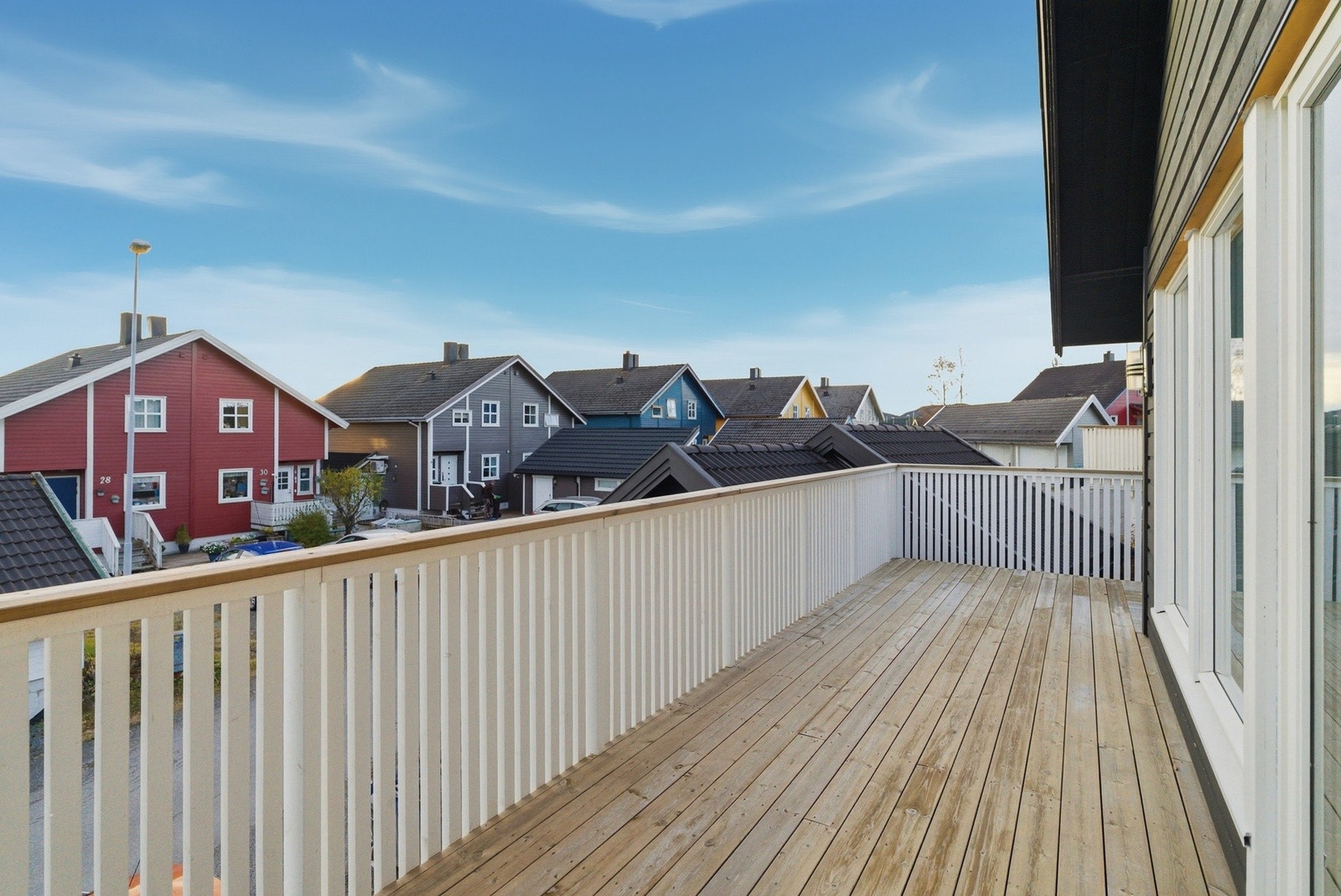 Veranda som strekker seg rundt boligen Galleribilde