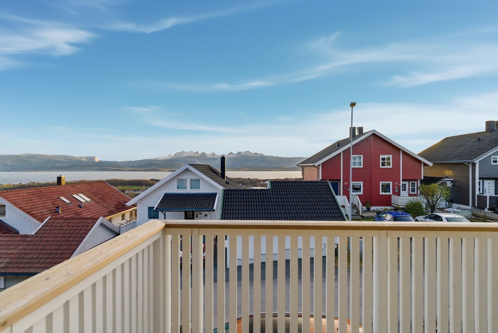 Veranda med flott utsikt, samt gode lys- og solforhold Galleribilde