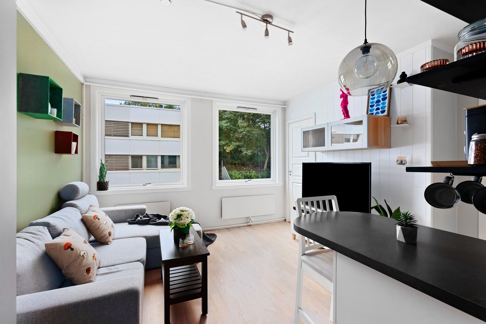 Fra leiligheten er det kort avstand til de fleste servicetilbud. Bybanstopp like utenfor. Galleribilde